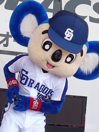 ドアラ何か持ってる(何だったっけ?)。