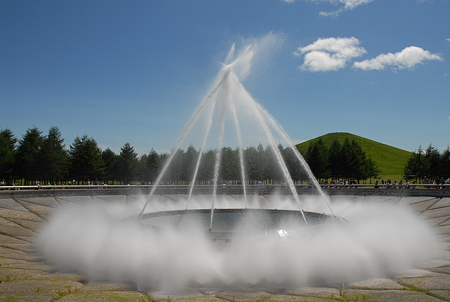 札幌・モエレ沼公園/海の噴水「アーチ噴水」