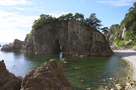 眼鏡岩、浮かぶ