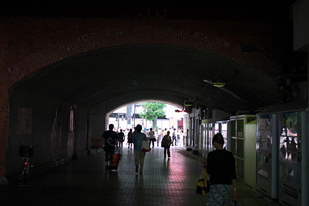 2011.08.27　有楽町　ガード下