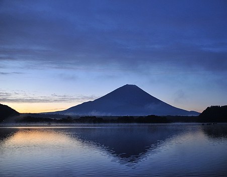 精進湖逆さ富士1--
