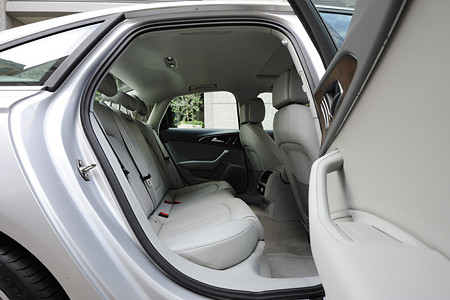 新型アウディＡ６　(3)