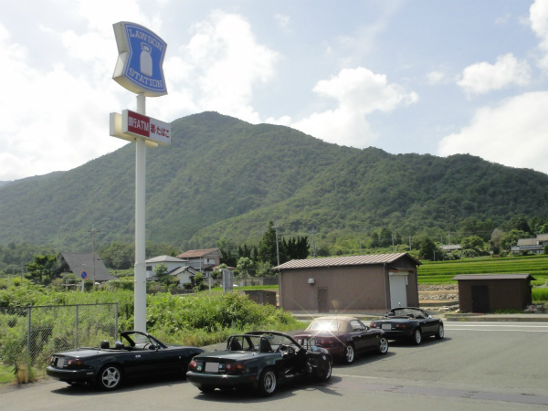炎天下のオープン走行では休憩と水分補給が大切